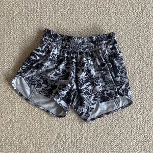 Lulu Lemon Tracker Short 4” hardly worn